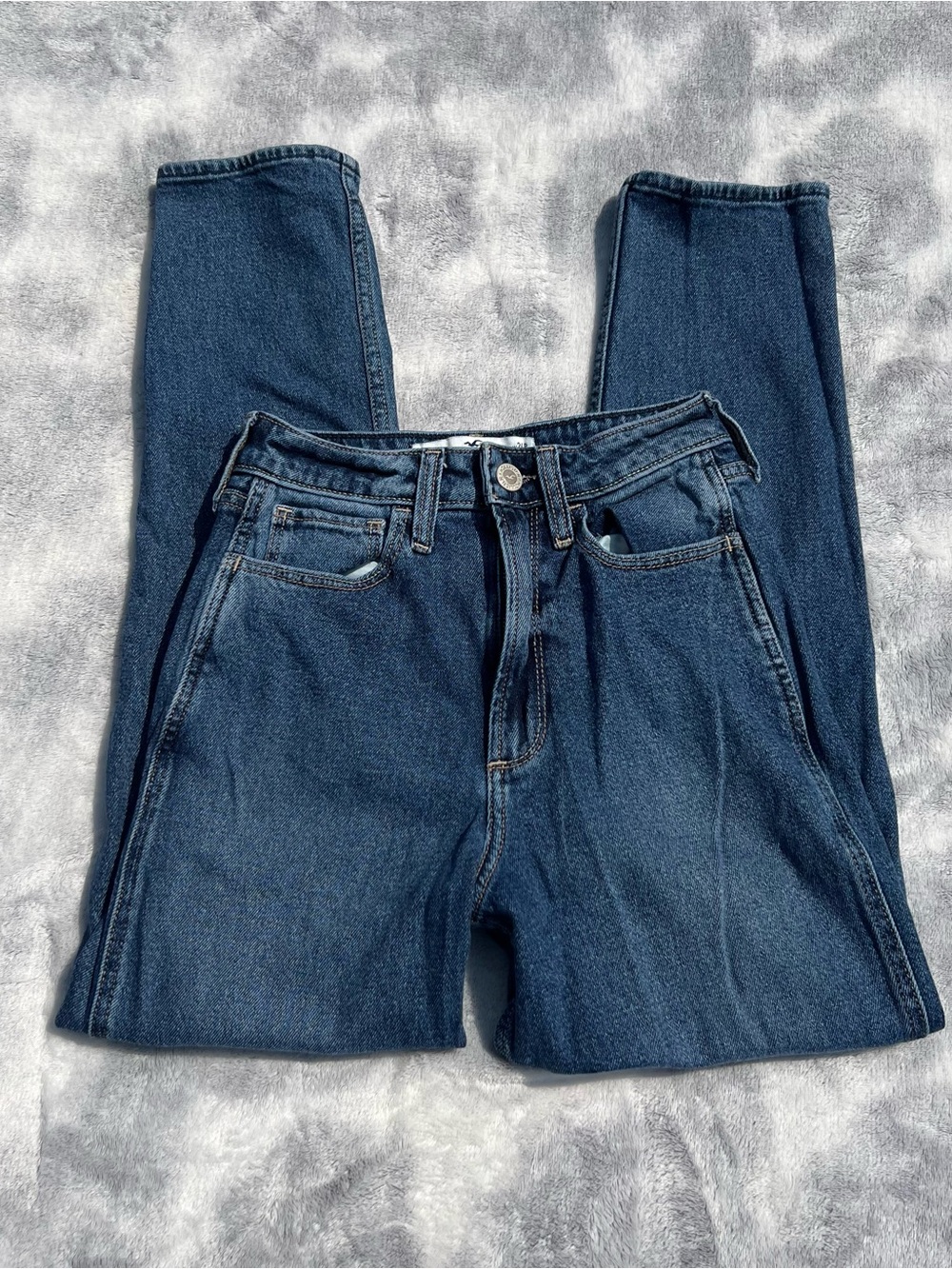 Hollister Curvy Ultra High-Rise Mom Jean